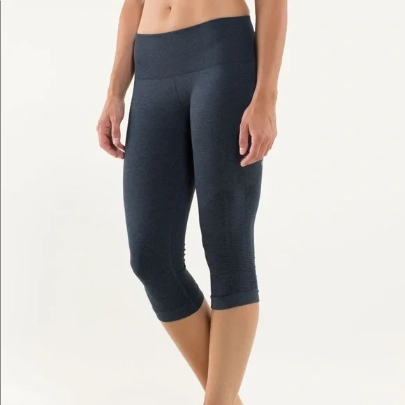 Lululemon In The Flow Crop II Heathered‎ Inkwell - Picture 1 of 6